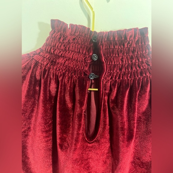 Boohoo Velvet Top/Turtleneck with the sweetest details! - Picture 5 of 5